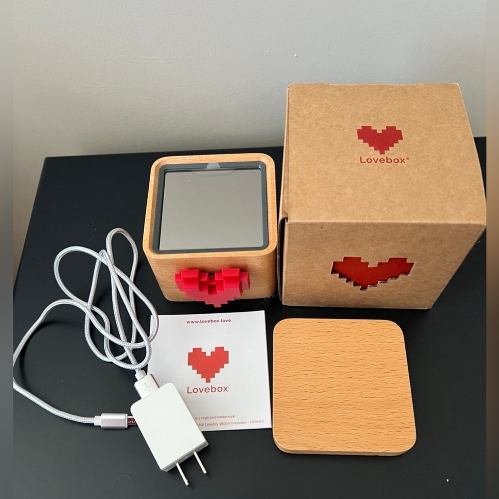 LOVEBOX love messaging device
